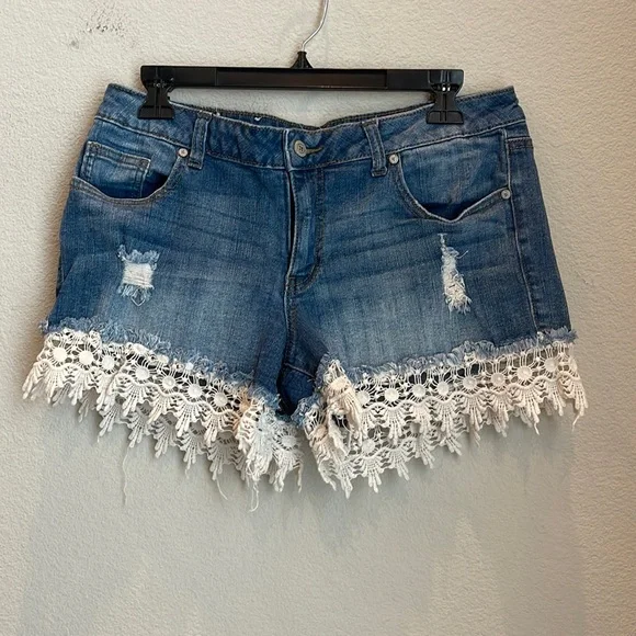 Altar’d State Lace Crochet Trim Denim Cutoff Shorts Size 31 - Picture 1 of 5